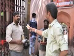 Despite lockdown devotees reach Kalkaji temple on the first day of Navratri