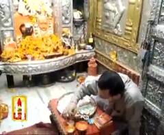 मास्क लगाकर पहुंच रहे श्रद्धालु,कोरोना पर आस्था भारी