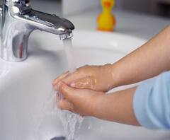 #Corona कोरोनाचे सर्वाधिक विषाणू हातावर, सुरक्षित राहण्यासाठी हाताची काळजी कशी घ्यावी? 