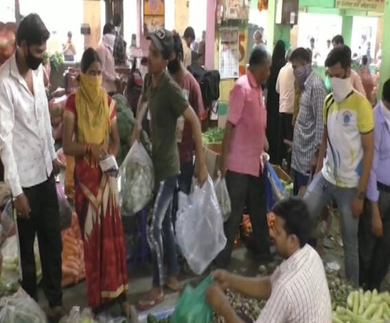 Kalyan APMC | कल्याणच्या एपीएमसीमध्ये भाजीपाल्याची मोठी आवक, भाज्यांचे दर कोसळले, बाजारात गर्दी