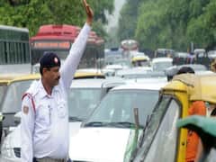 Ayodhya: कोरोना पर लोगों को जागरूक कर रही पुलिस