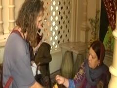 Coronavirus: Mathura के ISKCON मंदिर ने जारी की एडवायजरी, कहा- 2 महीने तक विदेशी भक्त न आए