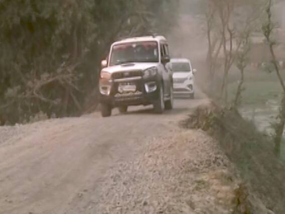 शरीर का पुर्जा-पुर्जा हिलाती सड़क देने वाली सरकार की घंटी बजाओ