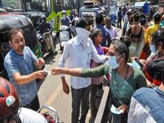 કોરોનાનો કહેરઃ ગાંધીનગરમાં રોડ પર મોટી સંખ્યામાં ઉમટી પડ્યા લોકો, પોલીસે હાથ જોડવા પડ્યા, જુઓ વીડિયો