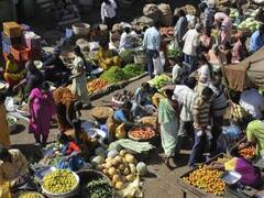 સુરતઃ ખોટો મેસેજ વાયરલ થયા પછી શાકભાજીની ખરીદવા પડાપડી કરી રહેલા લોકોએ શું કહ્યું? જુઓ વીડિયો