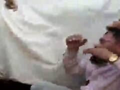 વડોદરાઃ ઠગ ફીરોઝ વોરોની મહિલાઓએ કરી ધોલાઇ, જુઓ વીડિયો