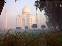 Historical monuments shut down amid Covid-19 scare | Bharat Ki Baat (17.03.2020)