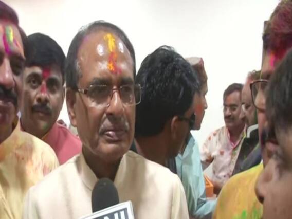 BJP विधायकों को शिफ्ट करने पर बोले Shivraj Singh- उन्हें ट्रेनिंग के लिए लाया गया | MP Politics