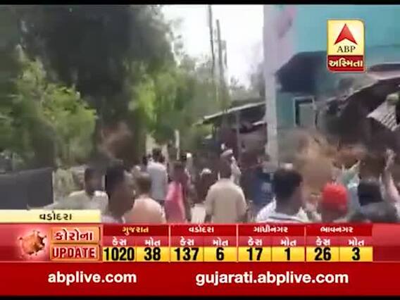 વડોદરા: વાઘોડિયાના ફ્લોડમાં ગામના પ્રવેશદ્વારા ખોલવા મામલે થઈ મારામારી, જુઓ વીડિયો 