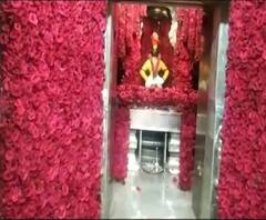 चैत्र एकादशीनिमित्ताने विठुरायाला गुलाबांची सजावट | माझा 20-20 | ABP Majha