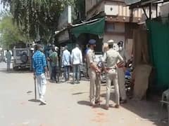 અમદાવાદઃ ગોમતીપુરમાં લોકોએ પોલીસ પર કર્યો પથ્થરમારો, જુઓ વીડિયો