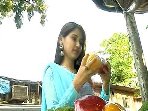 Pallavi Gupta's market visit | Saas Bahu Aur Saazish (01.04.20)