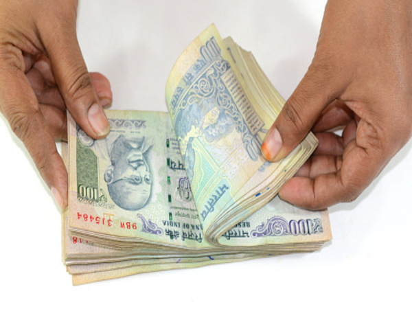 दिल्ली से लेकर वाराणसी तक नोट से कोरोना फैलने की क्या है सच्चाई? देखिए 