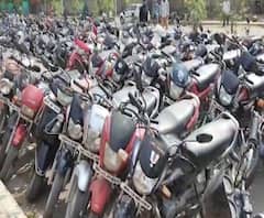 Maharashtra Lockdown | सोलापुरात घराबाहेर फिरणाऱ्यांवर कारवाई; 500 वाहनं जप्त