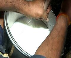 Milk Rates Lowered | गाई-म्हशींच्या तबेल्यांवर लॉकडाऊनचा मोठा परिणाम, प्रतिलीटर दूध 60रुपयांवरून 40वर