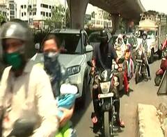 Traffic jam in Nashik | लॉकडाऊन असतानाही नाशिककर रस्त्यावर; अनेक ठिकाणी वाहतूक कोंडी | ABP Majha