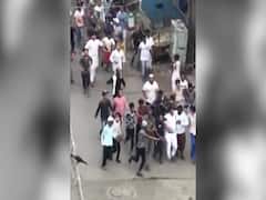 West Bengal: Crowd flouts lockdown, pelts stone at cops | News @ 7