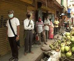 বয়স্কদের মধ্যে সংক্রমণের হার বেশি, বিপদ জেনেও সংসারের তাড়নায় ব্যাঙ্কে দীর্ঘ লাইন পেনশনভোগীদের
