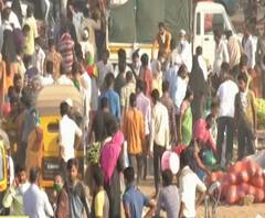 Lockdown | भिवंडीमध्ये सोशल डिस्टन्सिंगचा बोजवारा; भाजी खरेदीसाठी लोकांची गर्दी | ABP Majha