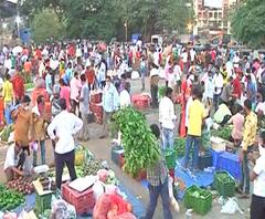 Maharashtra Lockdown | मुंबईतील मुलुंड आणि भायखळा भाजी बाजारात प्रचंड गर्दी