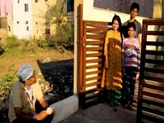 कोरोना: इंसानियत के रक्षकों को निशाना बना रहे नासमझ लोग, देखिए ये रिपोर्ट