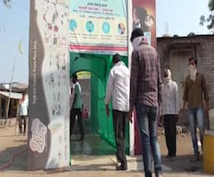 Coronavirus | हिगोलीतील घोटा देवी ग्रामपंचायतीचं सॅनिटायझर केंद्र; शेतात ये-जा करणाऱ्यांचं निर्जतुकीकरण