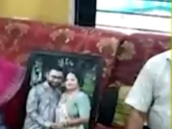 કોરોનાના કહેર વચ્ચે આણંદના યુગલ સહિત ચાર મિત્રો ઇંડોનેશિયામાં ફસાયા, સરકાર પાસે માંગી મદદ