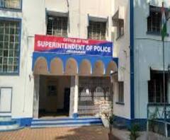 ঝাড়গ্রাম : এসপি অফিসের ছাদে এলোপাথাড়ি গুলি জুনিয়র কনস্টেবলের! কী কারণে গুলি? ধোঁয়াশা