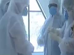 અમદાવાદ મનપાના કંટ્રોલ રૂમમાં કામ કરતા કર્મચારીઓનો કરાયો કોરોના ટેસ્ટ, જુઓ વીડિયો