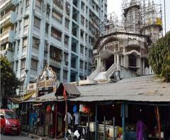 লকডাউনে প্রত্যন্ত এলাকায় দুঃস্থদের কাছে খাবার পৌঁছে দিচ্ছে লেক কালীবাড়ি