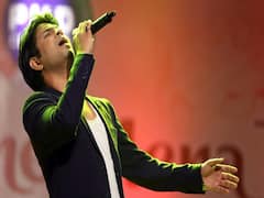 Ankit Tiwari croons a song, urges people to stay at home