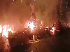 सूरत: सैलरी न मिलने पर कपड़ा फैक्ट्री के कर्मचारियों ने की आगजनी