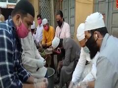 Hindu-Muslim come together to feed needy amid lockdown in Bhopal 