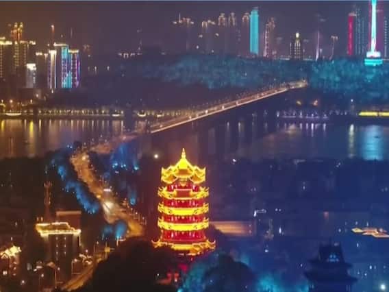 भव्य लाइट शो के जरिए चीन ने कोरोना वॉरियर्स का किया सम्मान