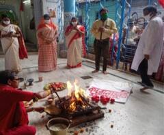 করোনা রুখতে খাস কলকাতায় তৃণমূল নেতার যজ্ঞ 