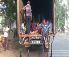 Kolhapur Migrants Caught | कोल्हापूर पोलिसांनी 30 मजुरांचा टेम्पो पकडला, मुंबईतून कर्नाटकात जाण्यासाठी टेम्पोतून जीवघेणा प्रवास