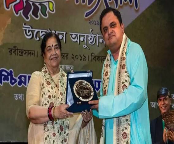 ‘হিন্দিতে থিয়েটার করেছেন সেটাও বাঙালির জন্য, ভাষা বাধা হয়নি’, ঊষা গঙ্গোপাধ্যায়ের মৃত্যুতে স্মৃতিচারণ ব্রাত্য বসুর 