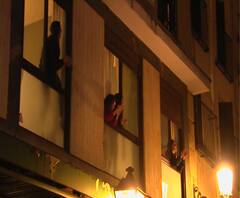 দেখুন, কেরলে করোনা মুক্ত যুবককে হাততালিতে অভিবাদন চিকিৎসক ও স্বাস্থ্যকর্মীদের