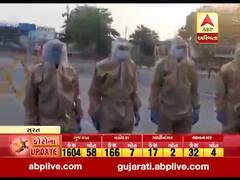 સુરતમાં લોકડાઉનમાં સુરક્ષામાં તૈનાત પોલીસકર્મચારીઓને PPE સૂટ આપવામાં આવ્યા, જુઓ વીડિયો