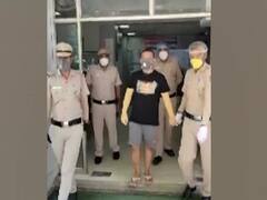 दिल्ली: Lockdown में शराब बेचते पकड़ा गया तस्कर