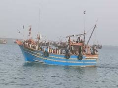 ગુજરાતમાં લોકડાઉન વચ્ચે ઓખાથી બોટ મારફત 50 માછીમારો પહોંચ્યો ગીર સોમનાથ, જુઓ વીડિયો