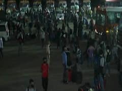 Social distancing भुलाकर, UP सरकार बच्चों को बचा रही है या कोरोना में फंसा रही है | सीधा सवाल 