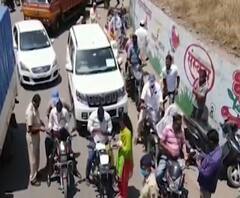 corona Lockdown | पंढरपूरमध्ये मोकाट फिरणाऱ्यांवर पोलिसांची कारवाई, 700 दुचाकी जप्त 