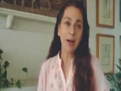 कोरोना: लोगों को हिम्मत देने के लिए जूही चावला समेत तमाम सितारों ने गाया- 'हम एक हैं'