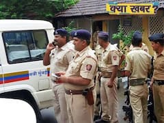 Coronavirus Lockdown: Policemen violate Human Rights of people while using strict preventive measures in Mumbai| ABP Uncut