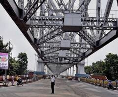 লকডাউনে হাওড়া ব্রিজ থেকে উদ্ধার ৪৬ লক্ষ টাকা, গ্রেফতার ২