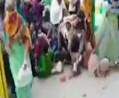 Delhi Crowd for Food | दिल्लीत जेवण मिळत असल्याच्या अफवेनंतर सरकारी शाळेच्या गेटवर तुफान गर्दी