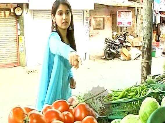 Actress Pallavi Gupta reaches vegetable market amid lockdown 