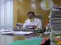 વલસાડના કલેક્ટર માતાની અંતિમવિધિના 24 કલાક પછી ફરજ પર થયા હાજર, જુઓ વીડિયો