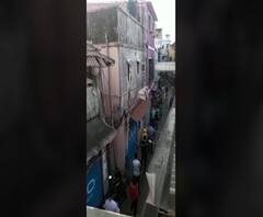 Worli Koliwada | लॉकडाऊननंतर वरळीच्या कोळीवाड्यात अन्नधान्याचा पुरवठा नसल्याच्या तक्रारी, कोळीवाडा सील